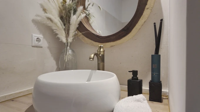 Elegant Bathroom Decor