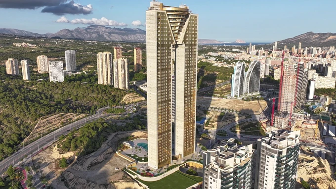 Skyscraper in Scenic Cityscape