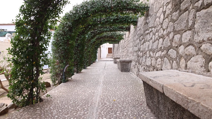 Archway in Stone Alley